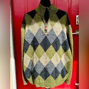 JOS A BANK sL men’s wool bld argyle 1/4 zip Olive green w/gray diamonds
